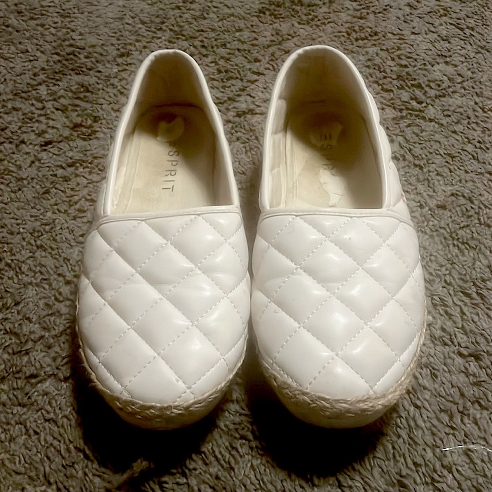 Flat shoes